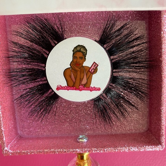 Eyelash extensions - Picture 5 of 12